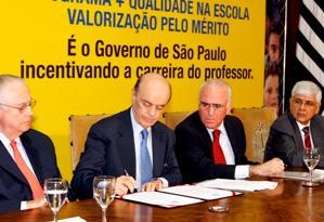 Governador Serra cria Programa Valorização pelo Mérito FOTO: Milton Michida