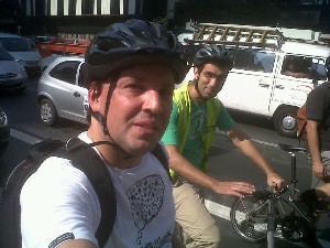 Dia_Mundial_sem_Carro Floriano e Leandro Valverdes na avenida Paulsista